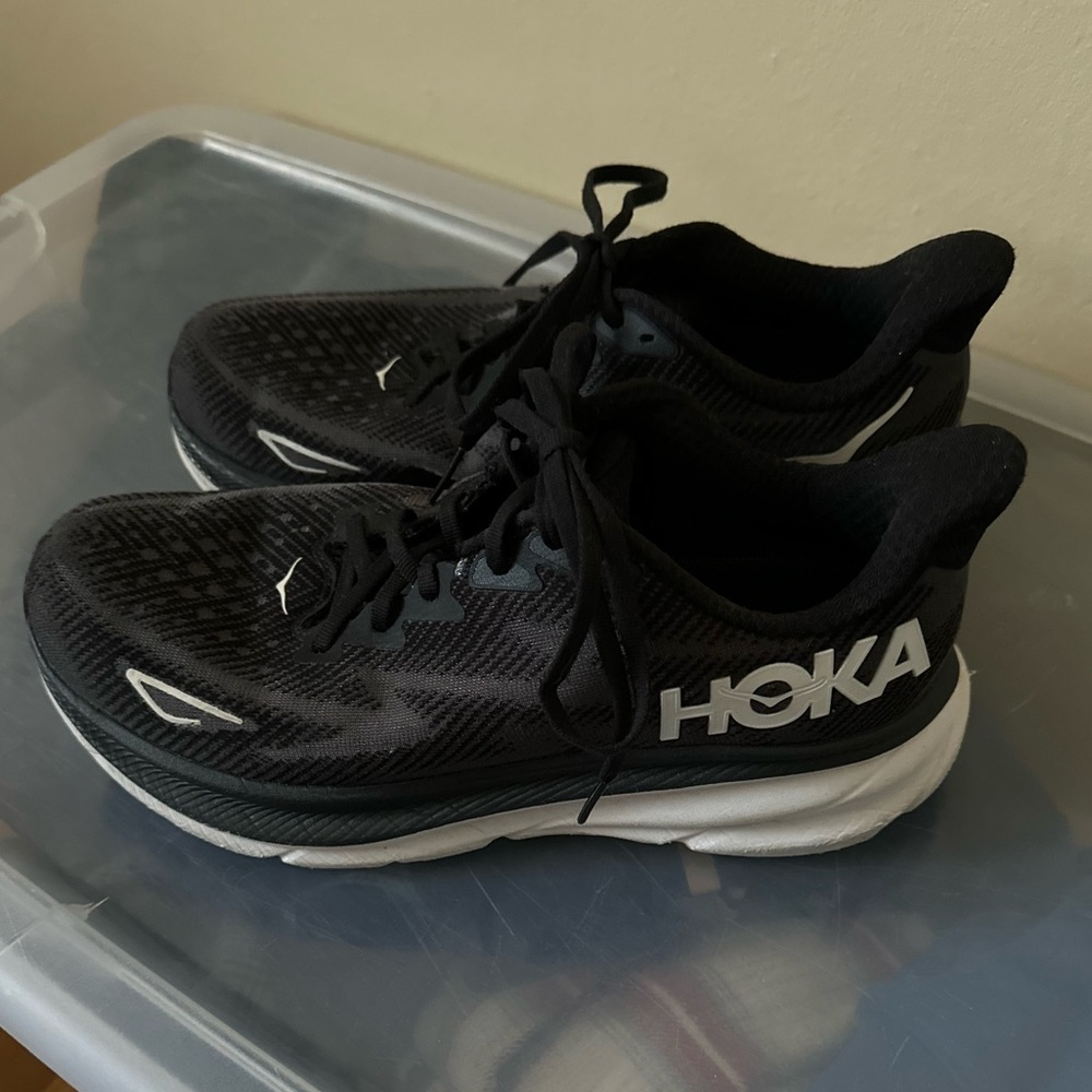 Men’s Size 8.5, Hokas Clifton 9.